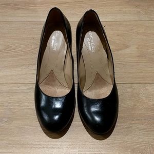 Naturalizer Black Pumps